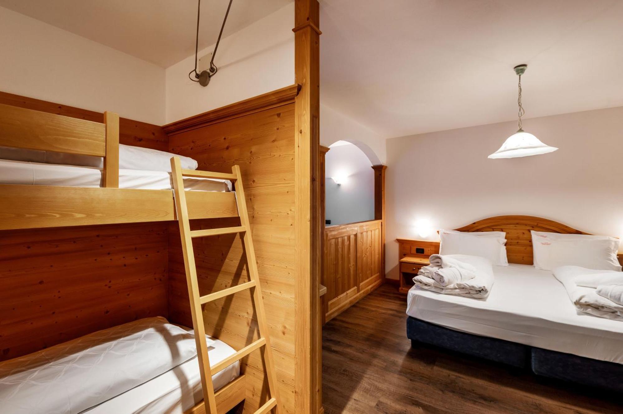 Hotel Terme Antico Bagno Pozza di Fassa Room photo
