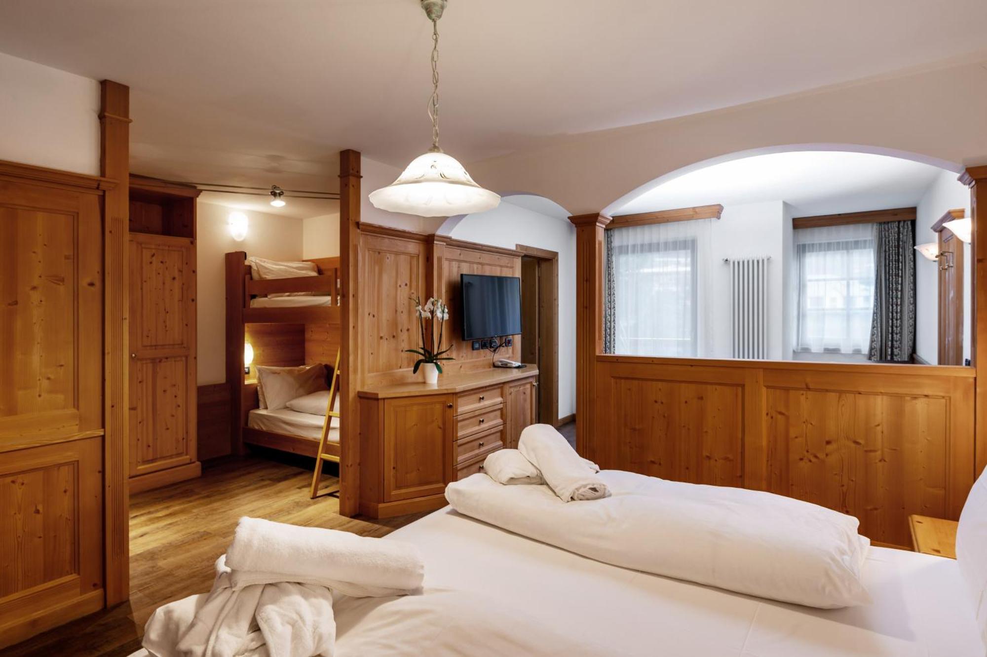 Hotel Terme Antico Bagno Pozza di Fassa Room photo